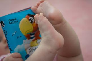 bébé pieds livre